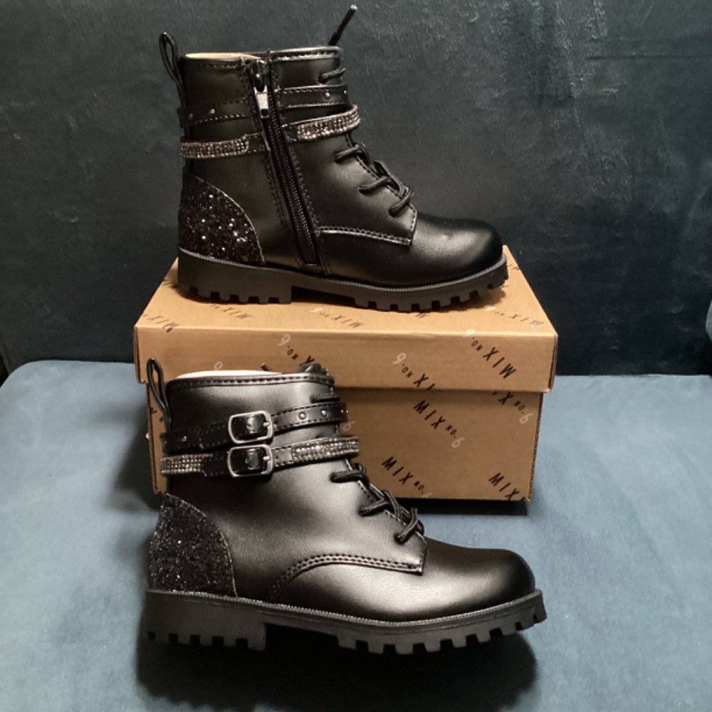 Girls Black Boots - Picture 14 of 16